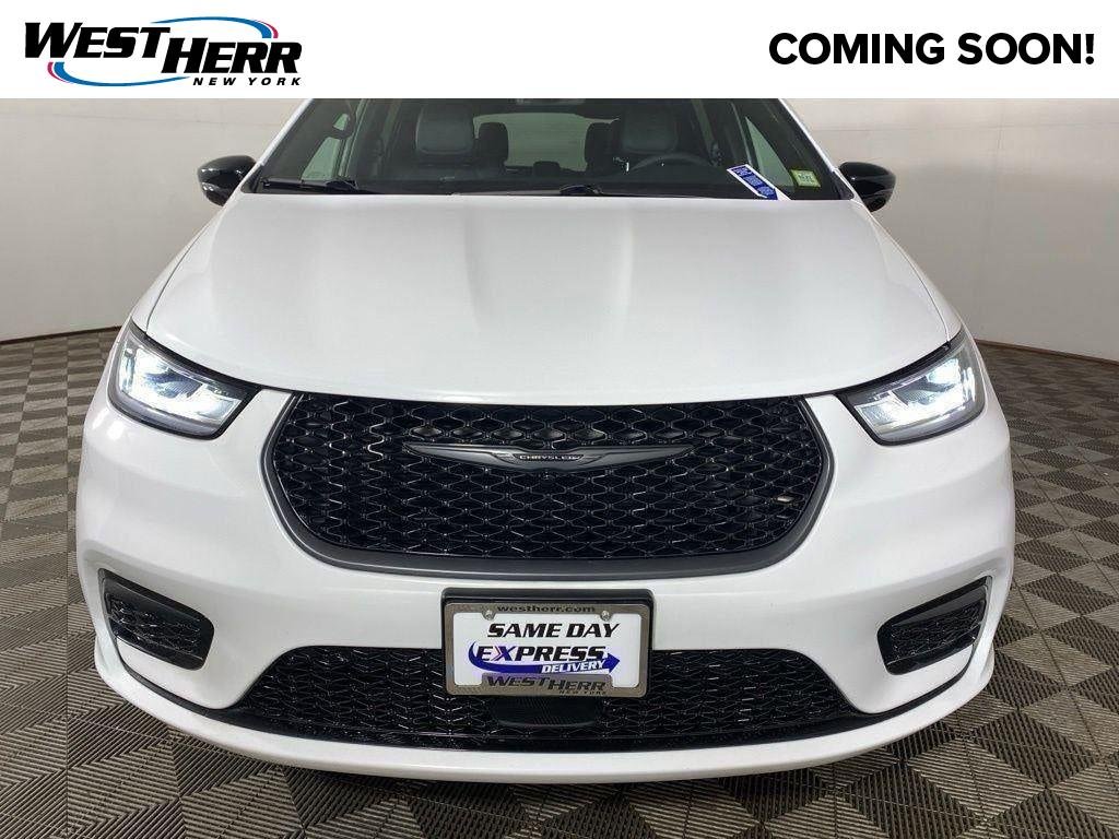 Used 2026 Bright White Clearcoat Chrysler Select image 1