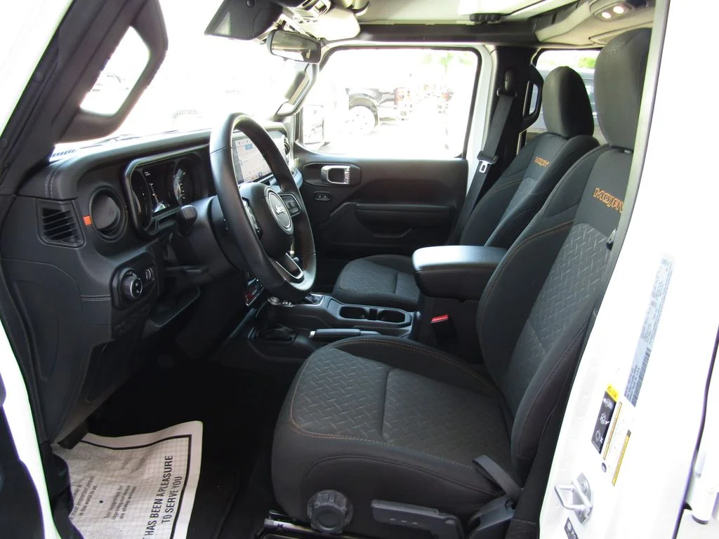 Used 2024 White Jeep Mojave image 18