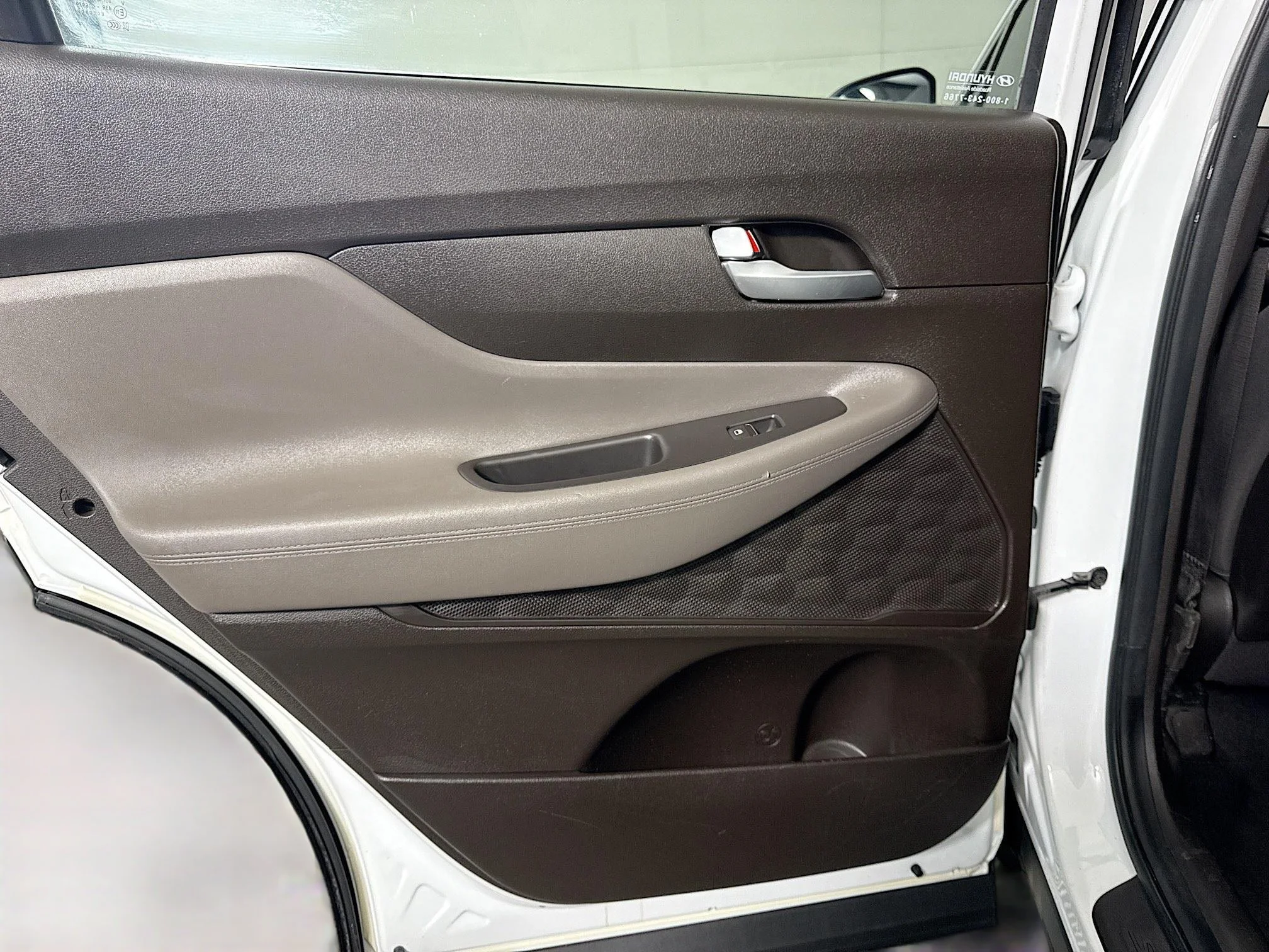Used 2020 Quartz White Hyundai SE image 21