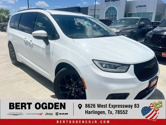 Used 2023 White Chrysler Touring L image 1