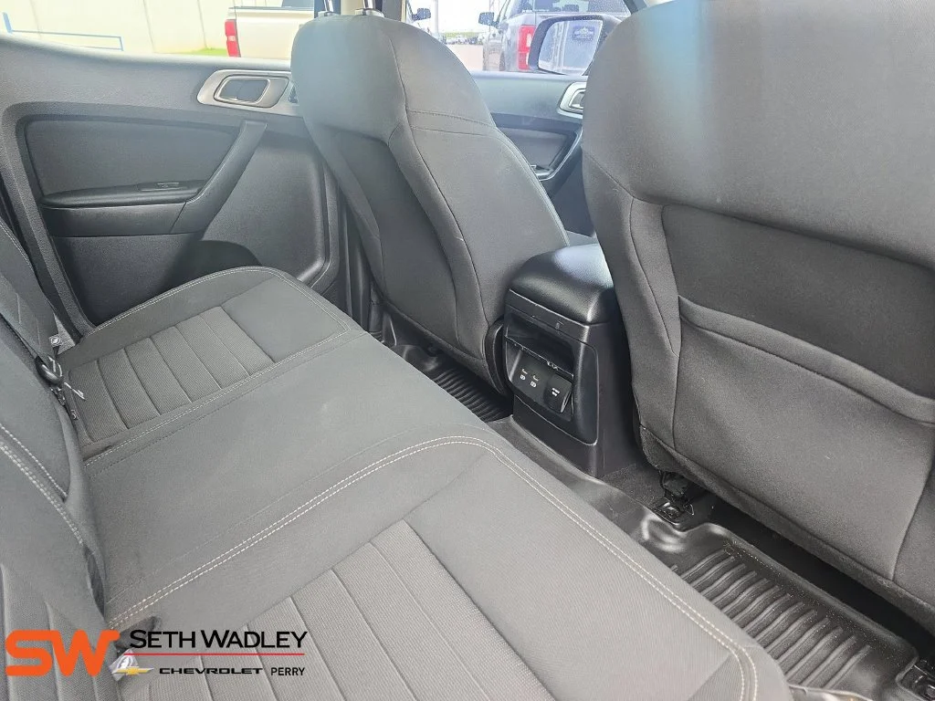 Used 2019 Orange Ford XLT image 11