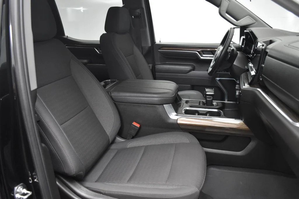 Used 2025 Black Chevrolet LT image 26