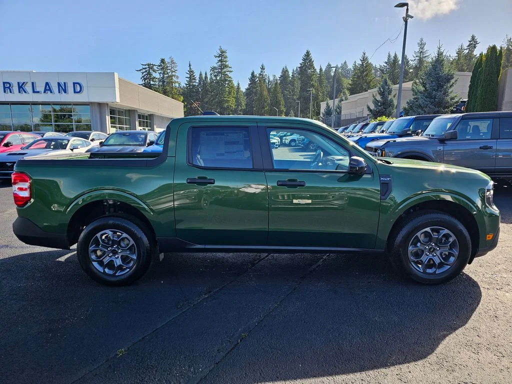 New 2025 Eruption Green Ford XLT image 8