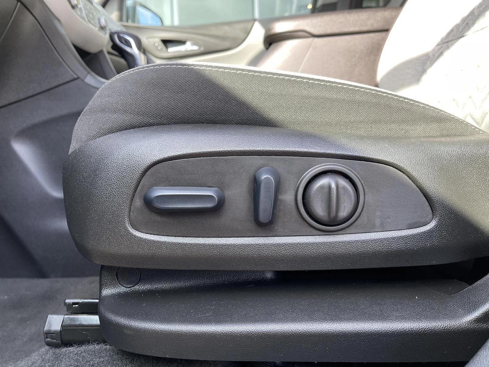 Used 2024 Lakeshore Blue Metallic Chevrolet LT image 16
