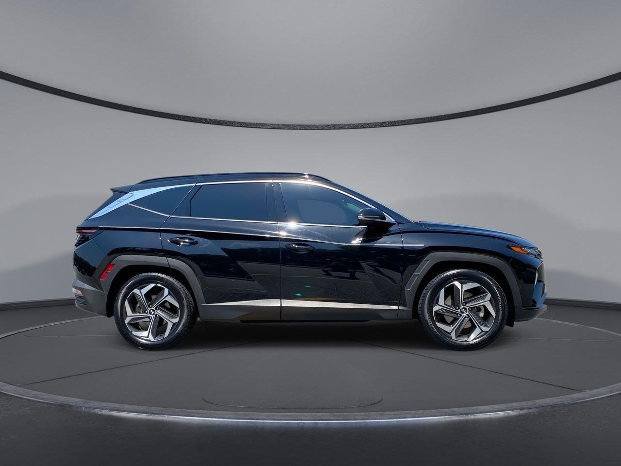 Used 2023 Phantom Black Hyundai Limited image 9