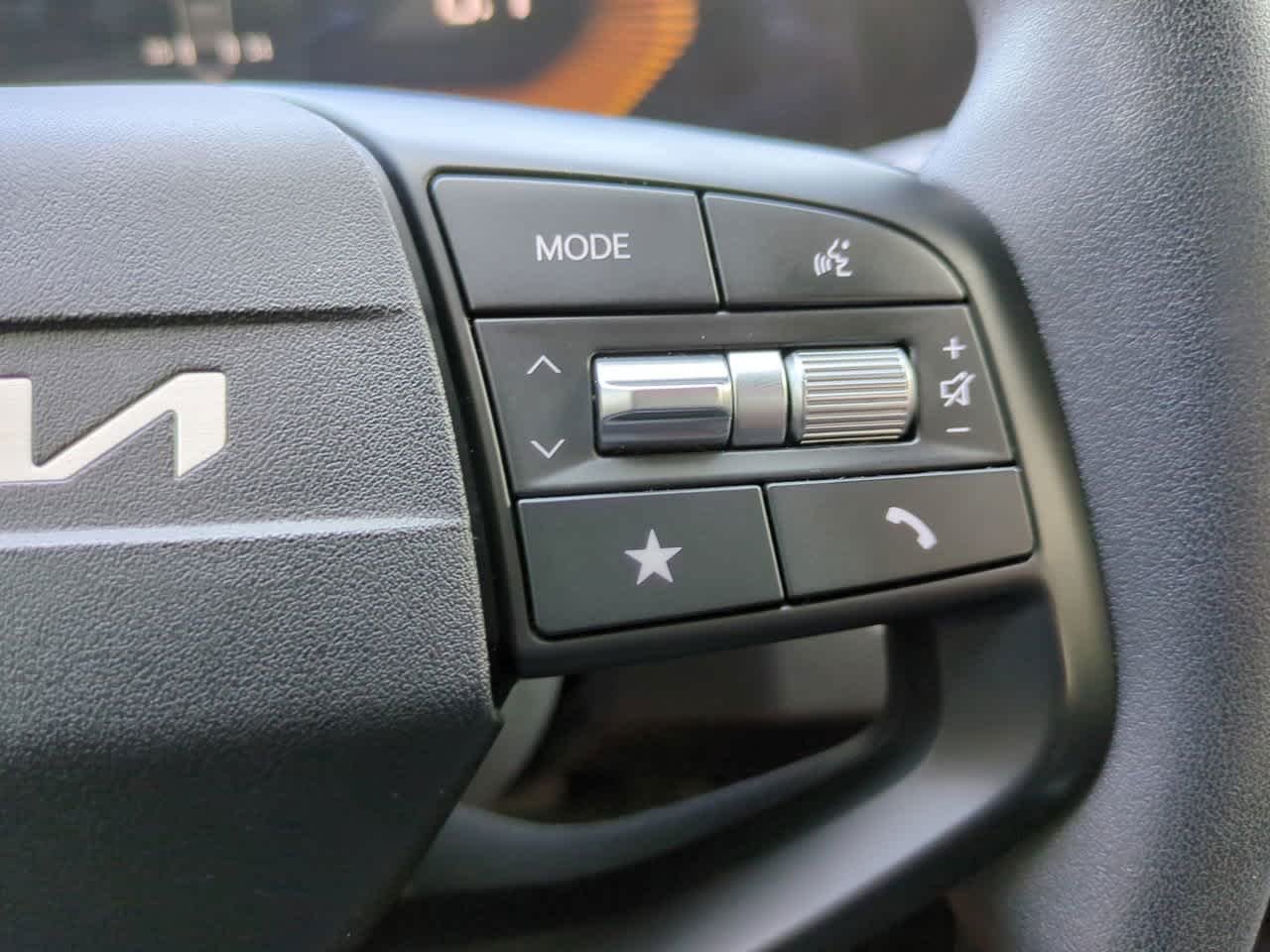 Used 2025 Steel Gray Kia LXS image 23