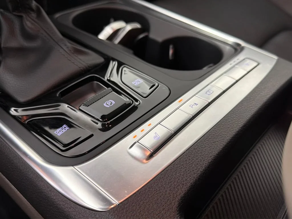 Used 2025 White Kia EX image 25