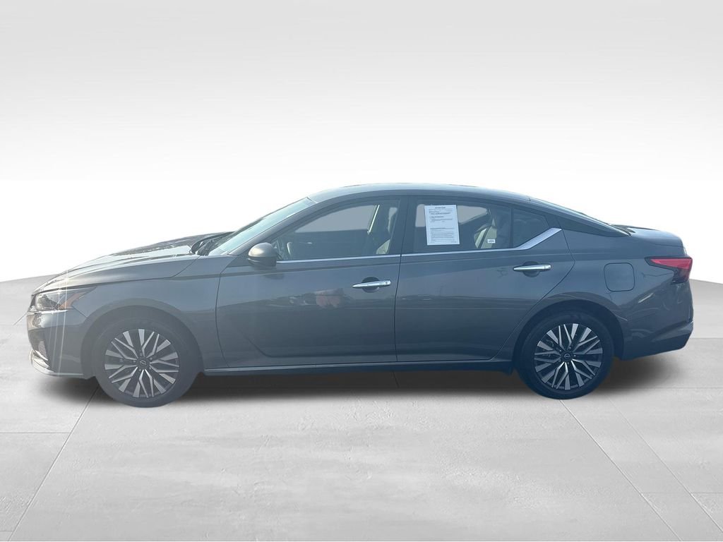 Used 2024 Gray Nissan 2.5 SV image 2