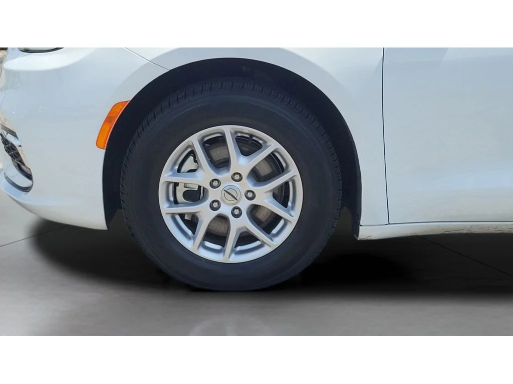 Used 2025 Bright White Clearcoat Chrysler Select image 26