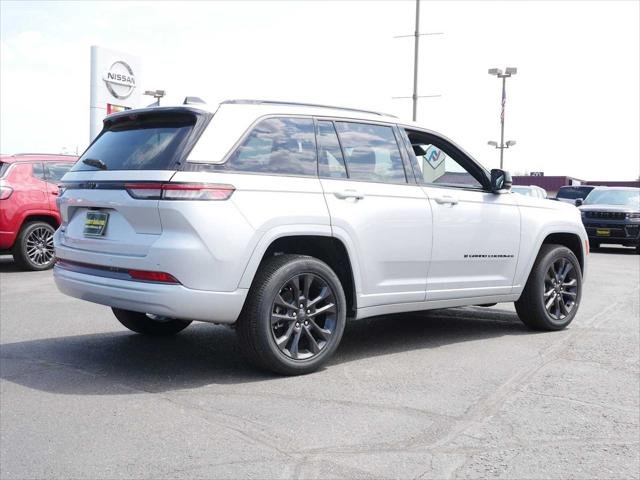 New 2026 Silver Zynith Exterior Paint Jeep Limited image 7