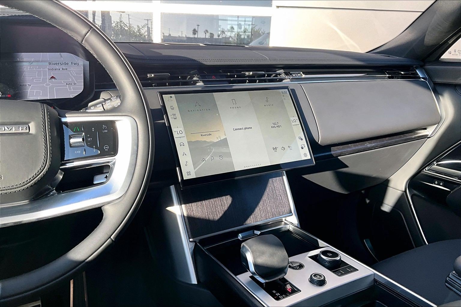 New 2027 Fuji White Land Rover SE image 7