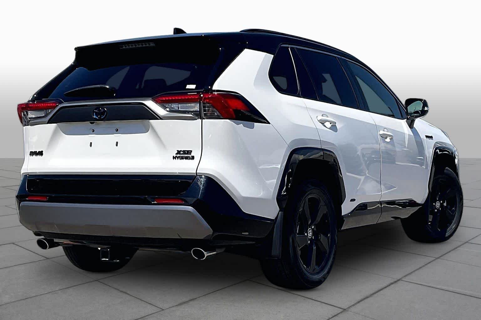 Used 2019 Blizzard Pearl w/Black Roof Toyota Hybrid XSE image 13