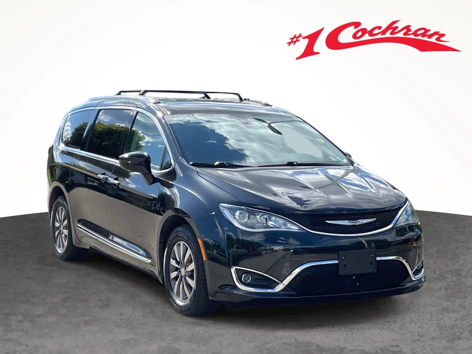 2023 Chrysler Pacifica Touring L's photo