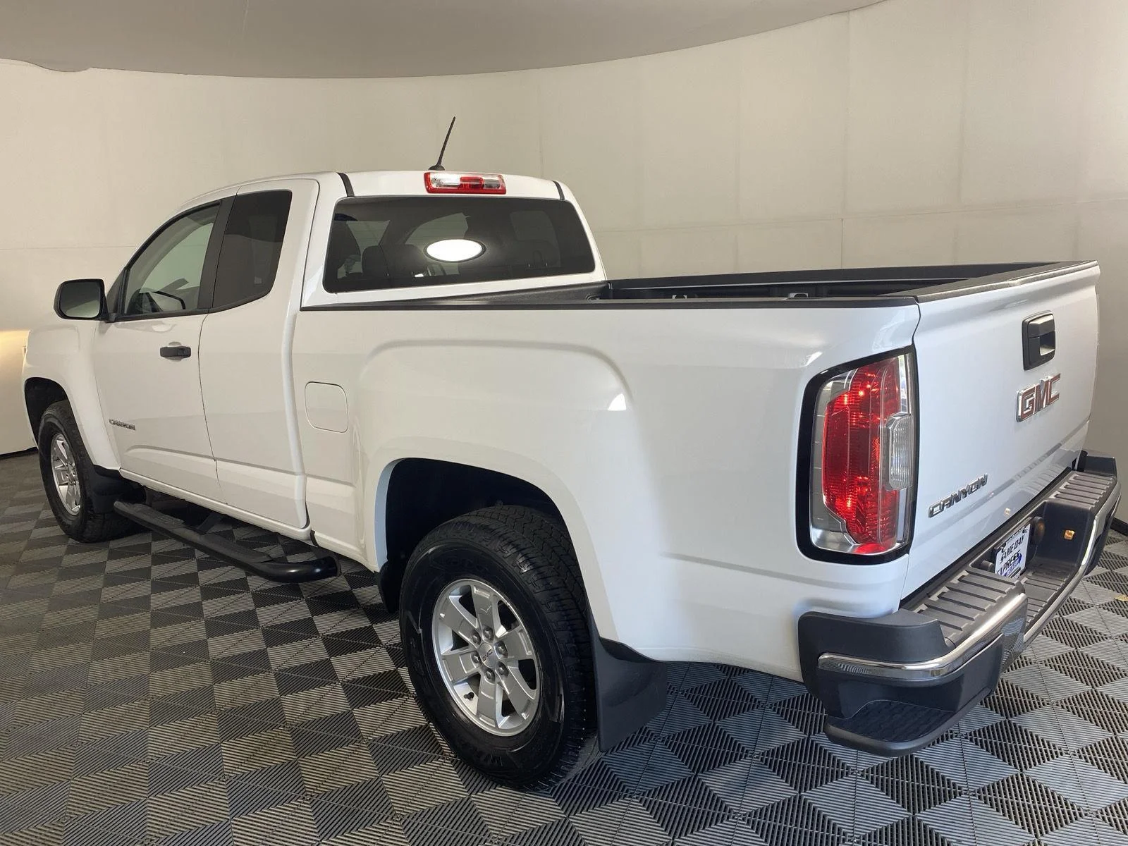 Used 2016 Summit White GMC 2WD image 5