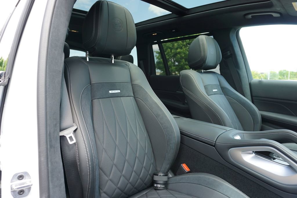 New 2026 MANUFAKTUR Moonlight White Metallic Mercedes-Benz GLS 63 AMG® image 108