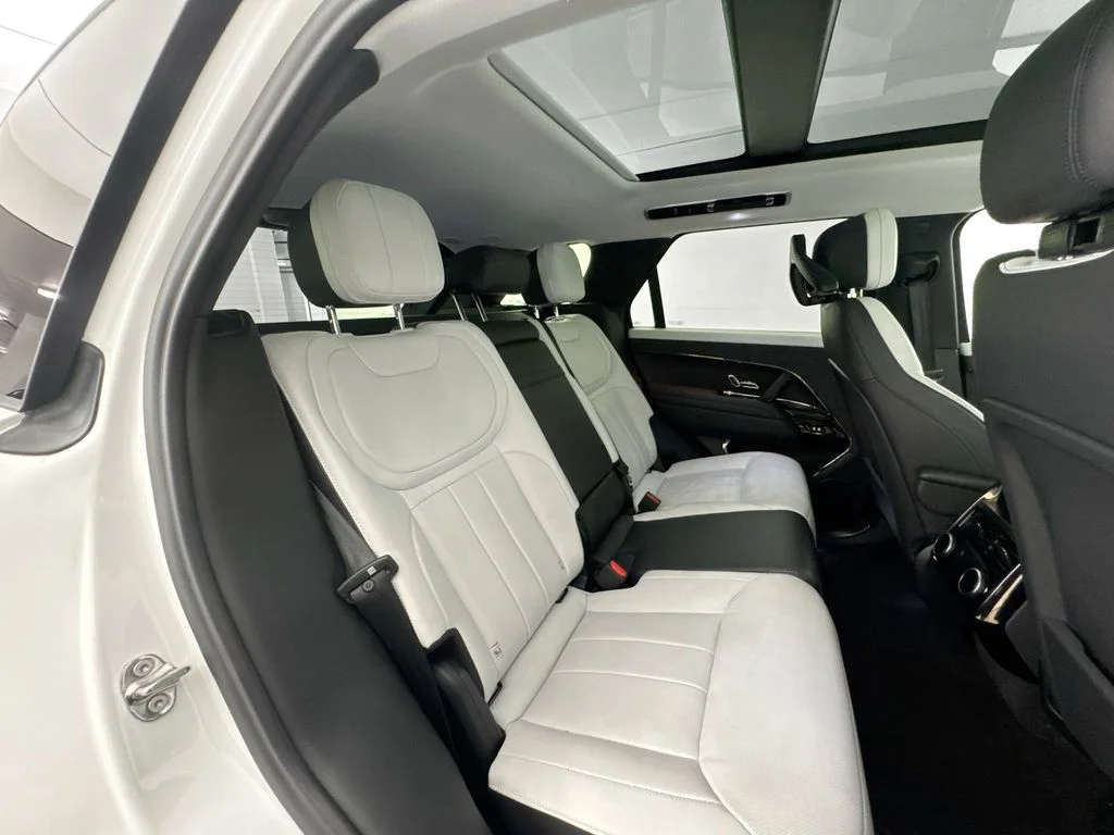 Used 2024 White Land Rover Dynamic SE image 28