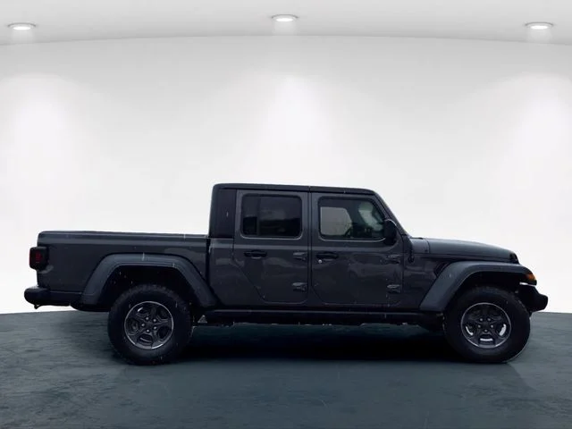 Used 2020 Gray Jeep Sport image 5