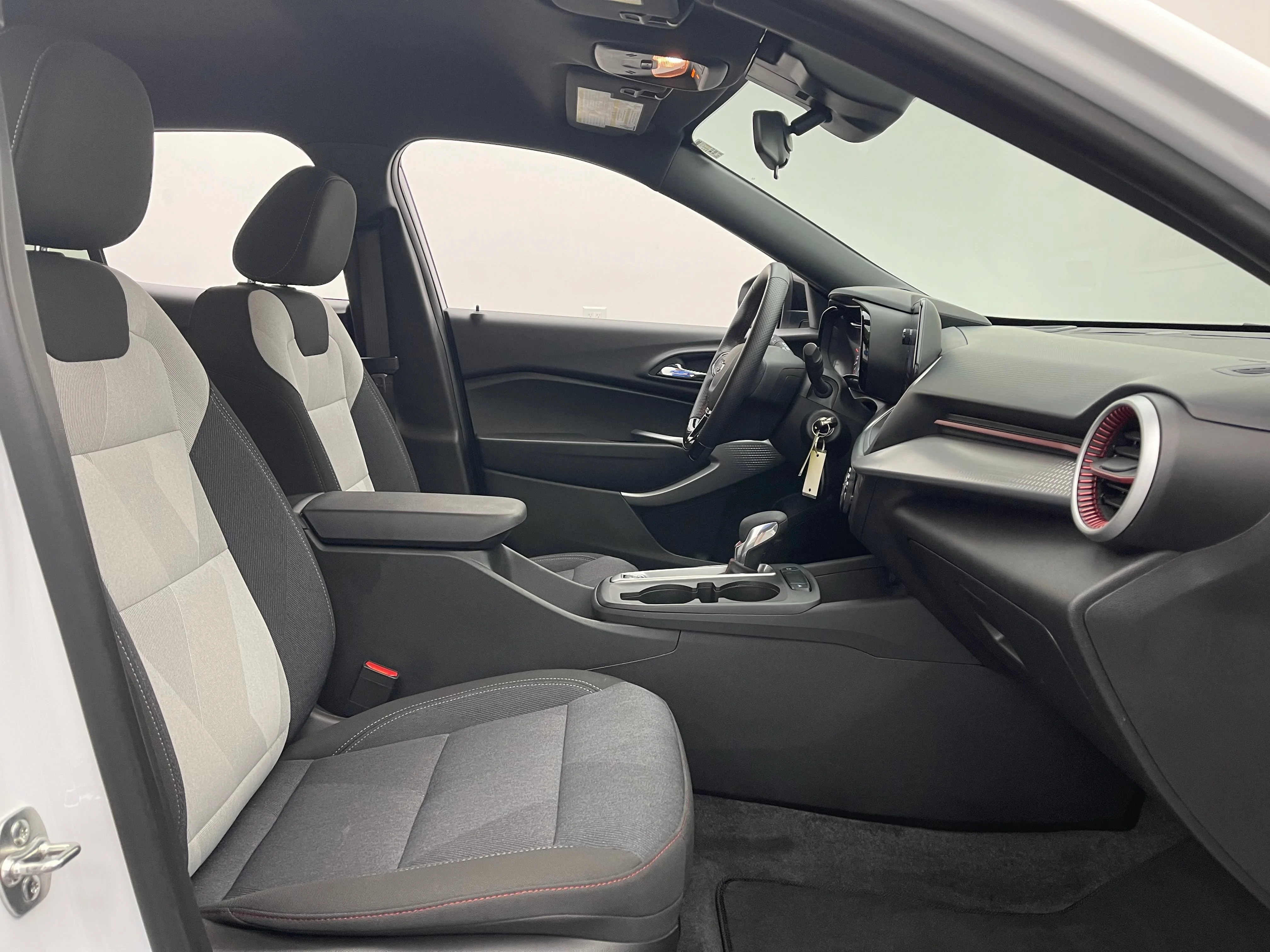 Used 2024 Summit White Chevrolet 1RS image 30