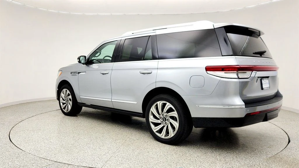 Used 2022 Silver Radiance Metallic Clearcoat Lincoln Reserve 4x2 image 7