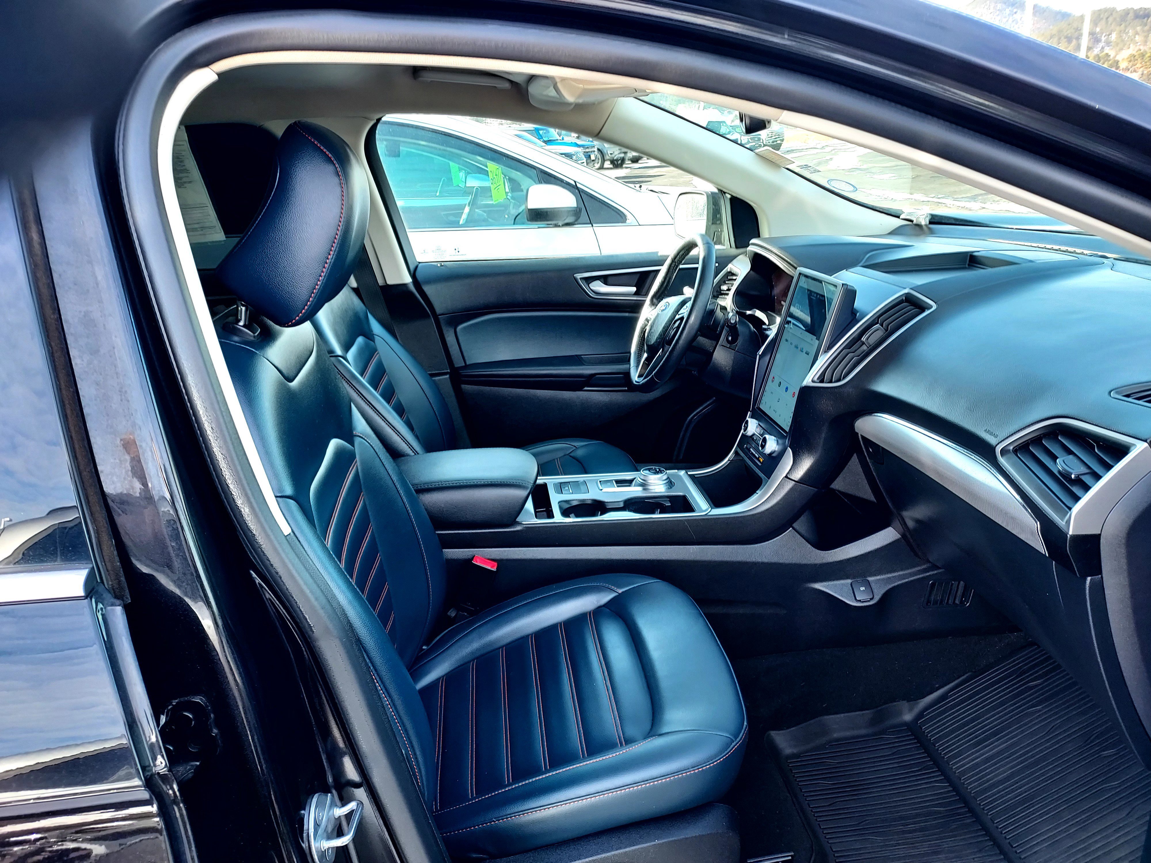 Used 2022 Black Ford SEL image 26