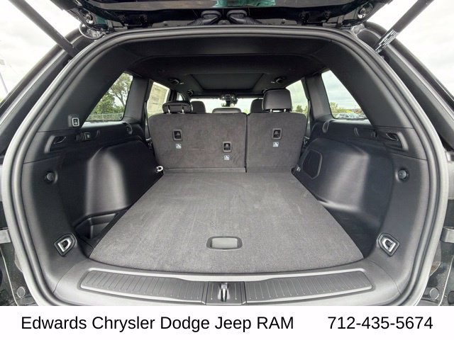 New 2027 High-Gloss Black Paint Jeep Limited image 29