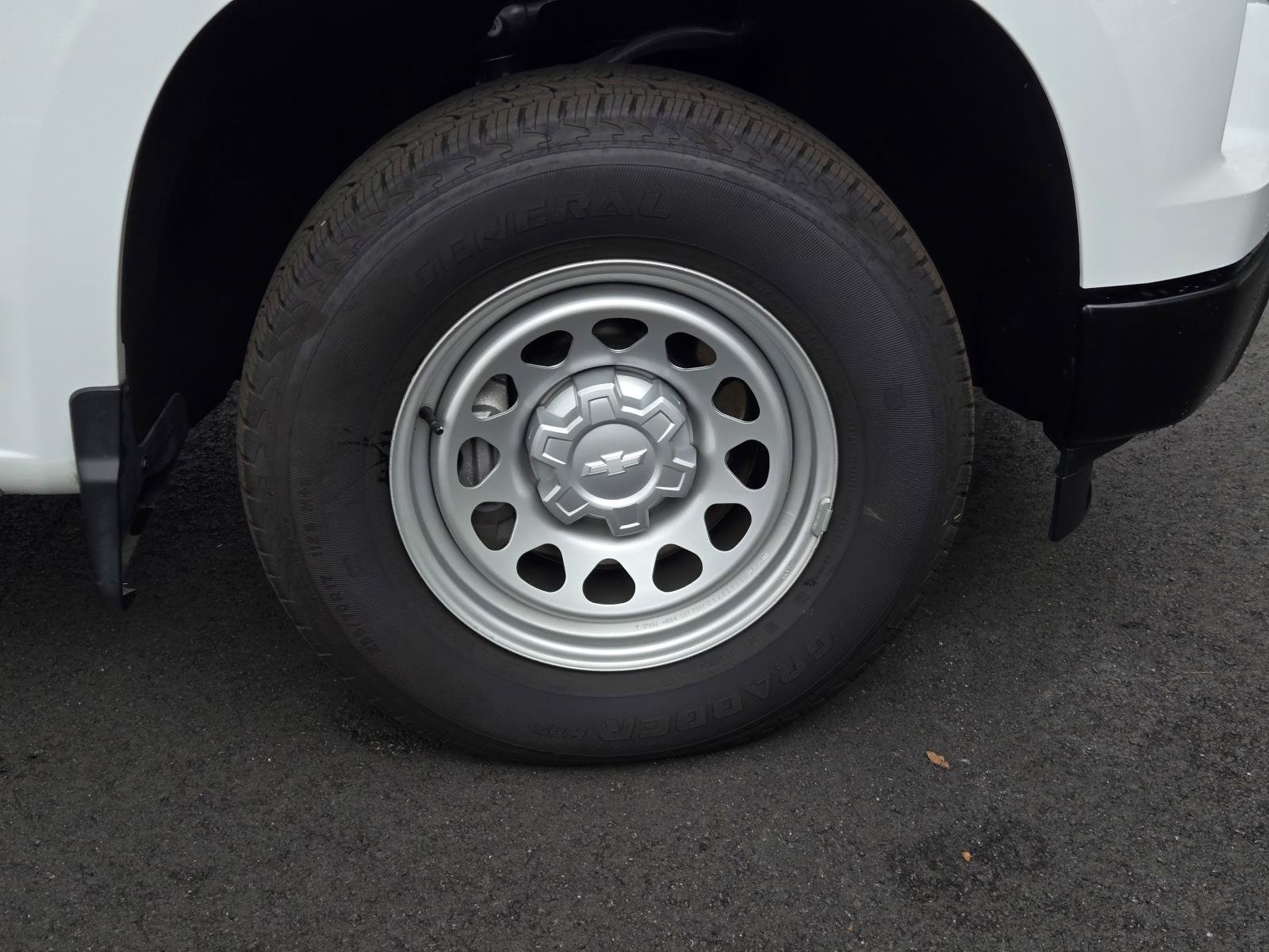 Used 2025 Summit White Chevrolet WT image 7