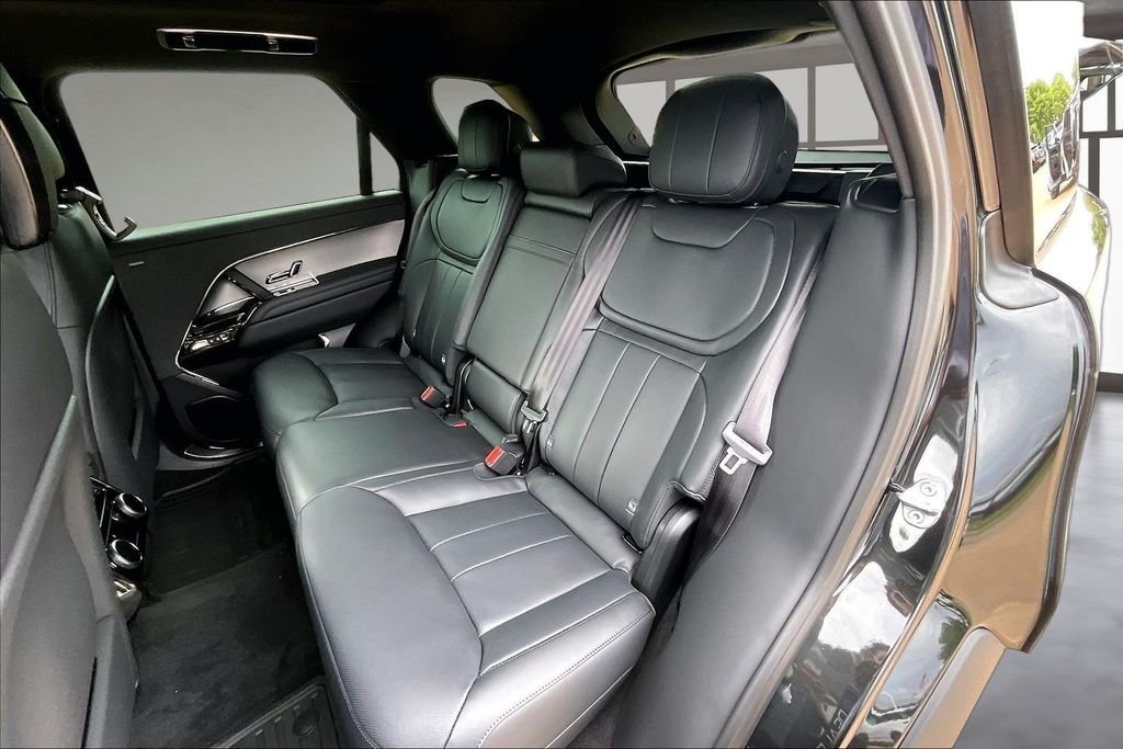 New 2026 Santorini Black LAND ROVER Dynamic SE image 10