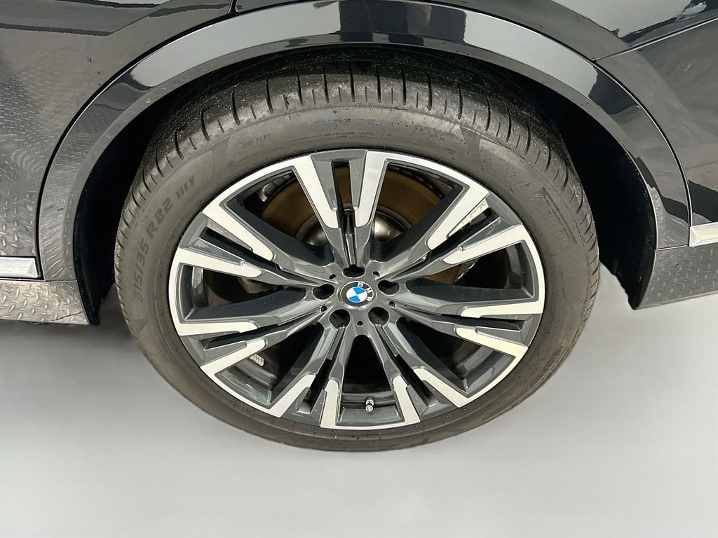 Used 2024 Black Sapphire Metallic BMW xDrive40i image 35