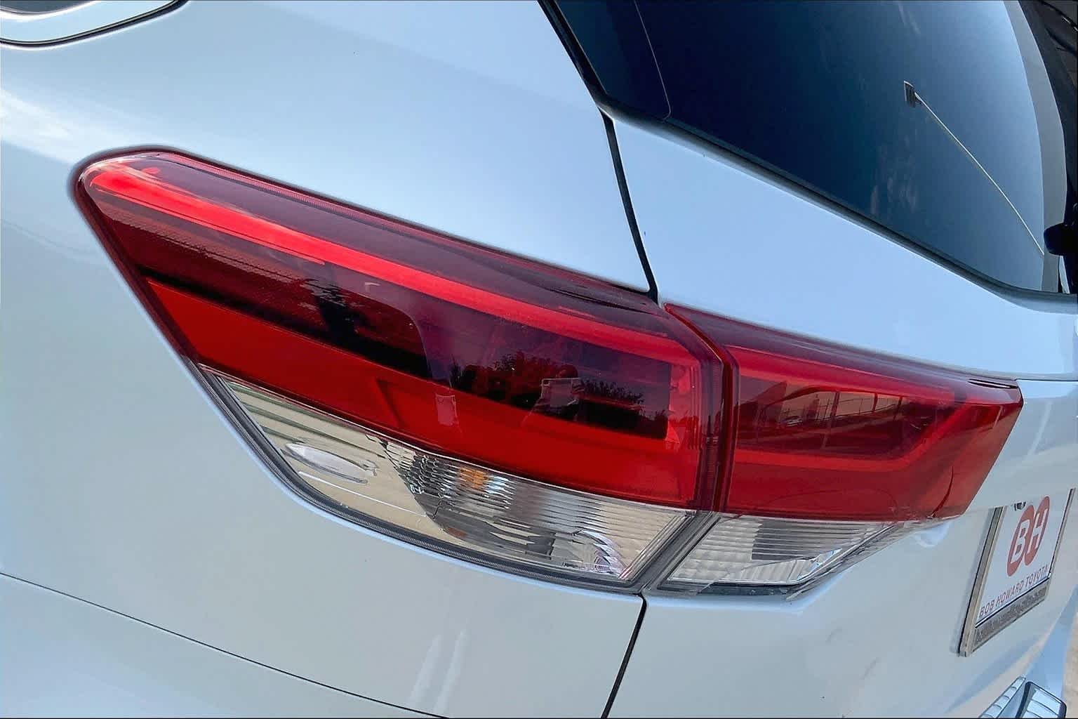 Used 2017 Blizzard Pearl Toyota Limited image 29