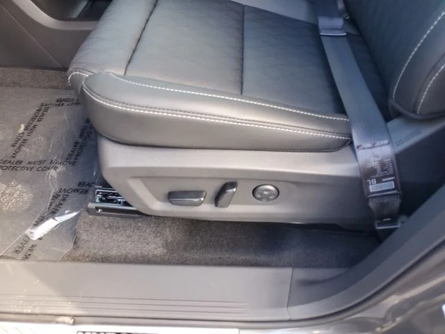 New 2026 Everest White Pearl TriCoat Nissan Platinum image 10