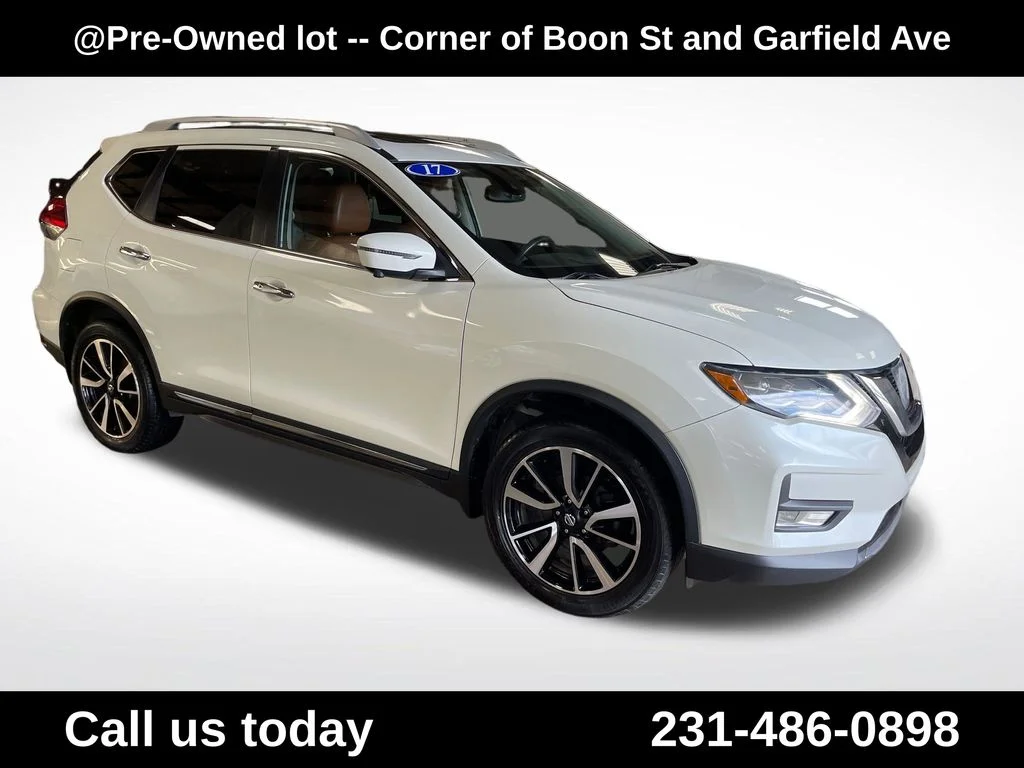 Used 2017  Nissan SL image 7