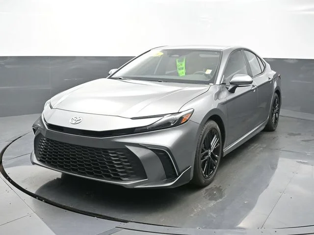 Used 2026  Toyota SE image 3