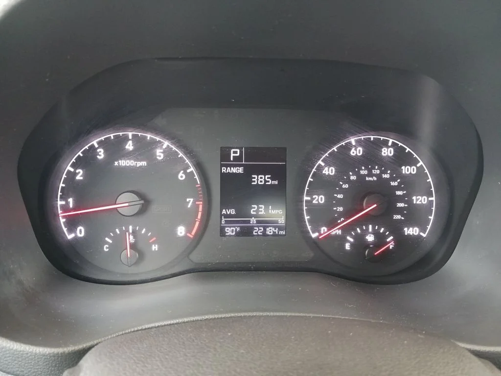 Used 2022 Silver Hyundai SEL image 17