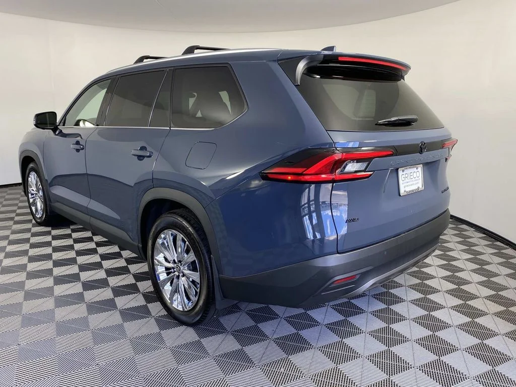 Used 2025 Cloud Toyota Platinum image 6