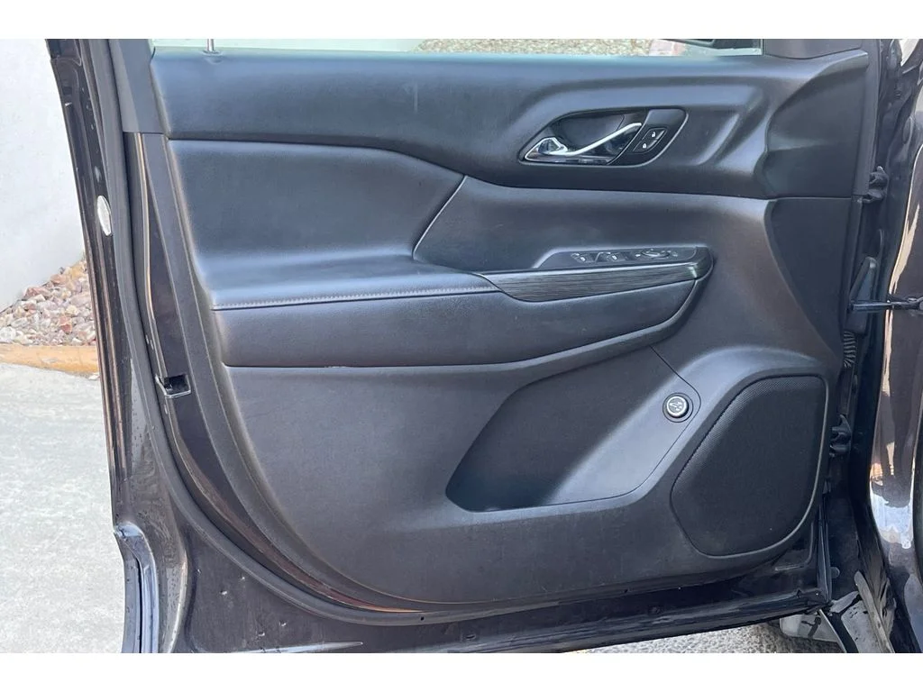 Used 2017 Iridium Metallic GMC SLE image 12
