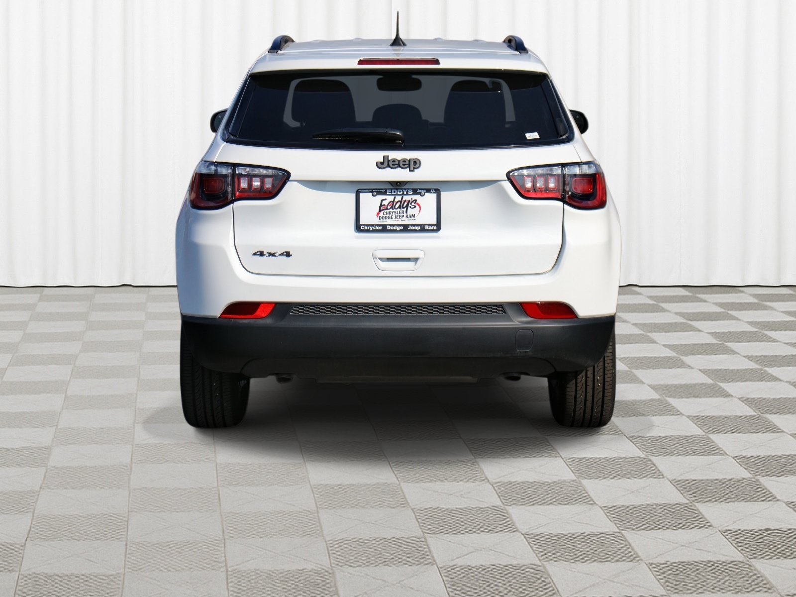 New 2026 Bright White Clear-Coat Exterior Paint Jeep Latitude Altitude image 31