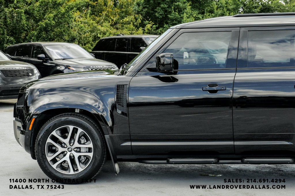 Used 2025 Black Land Rover X-Dynamic SE image 14