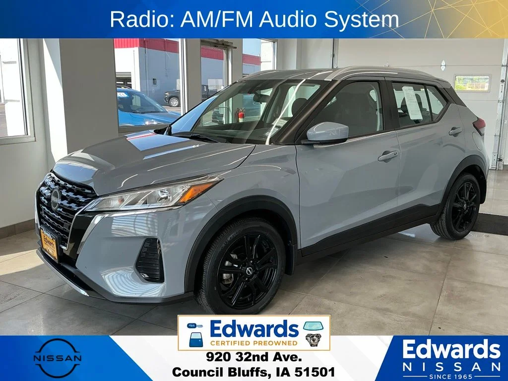 Used 2024 Gray Nissan SV image 5