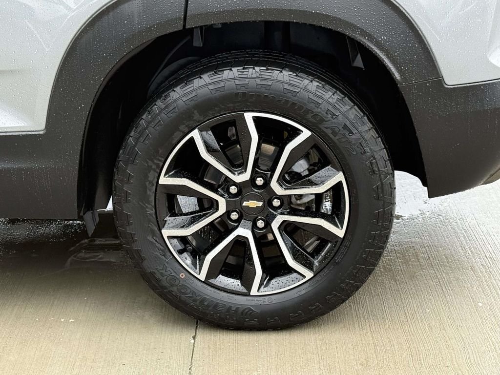 Used 2023 Gray Chevrolet ACTIV image 7