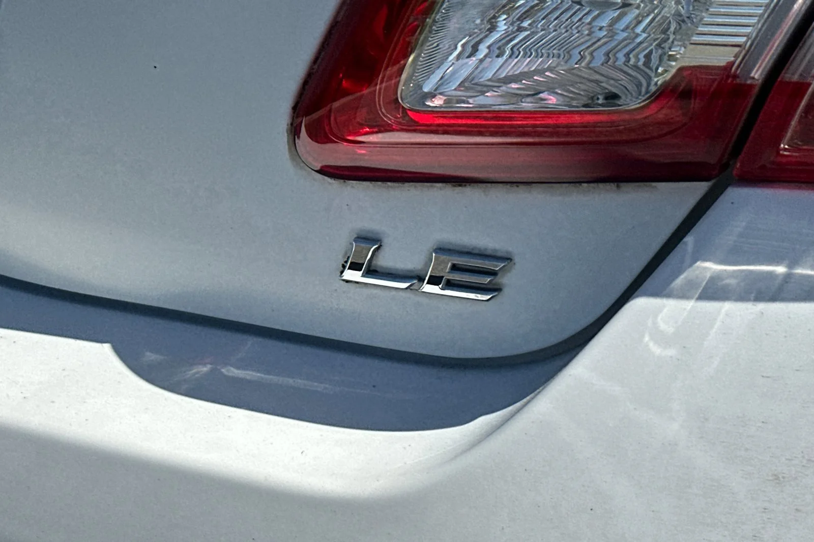 Used 2010 White Toyota  image 23