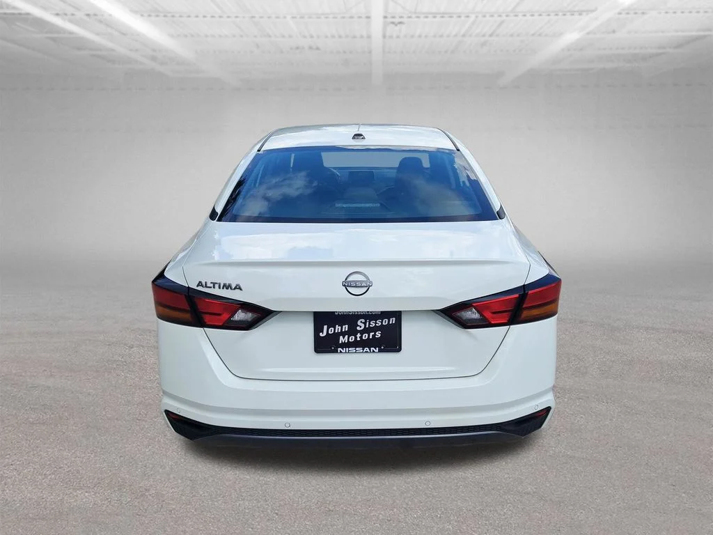 New 2026 White Nissan 2.5 SV image 4