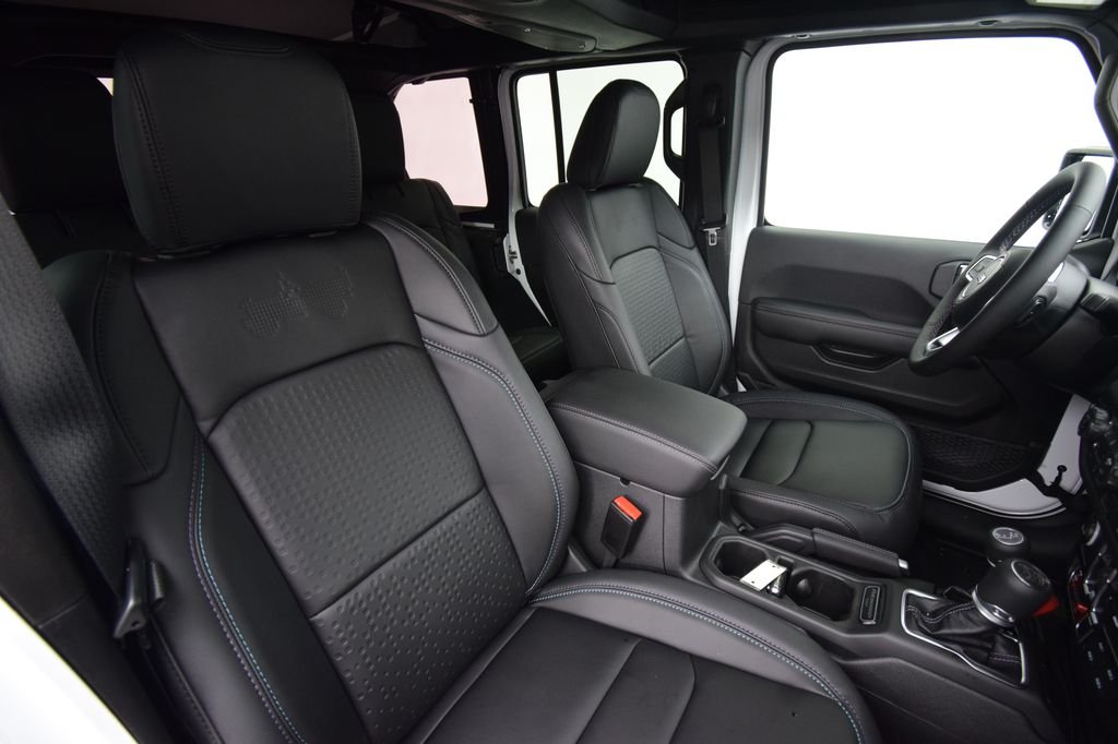 New 2026 Bright White Clearcoat Jeep  image 17