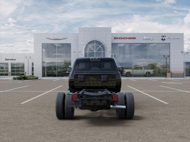 New 2026 Diamond Black Crystal Pearl-Coat Exterior Paint RAM Tradesman image 33