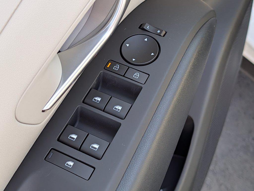 New 2026 White Hyundai SEL FWD image 19