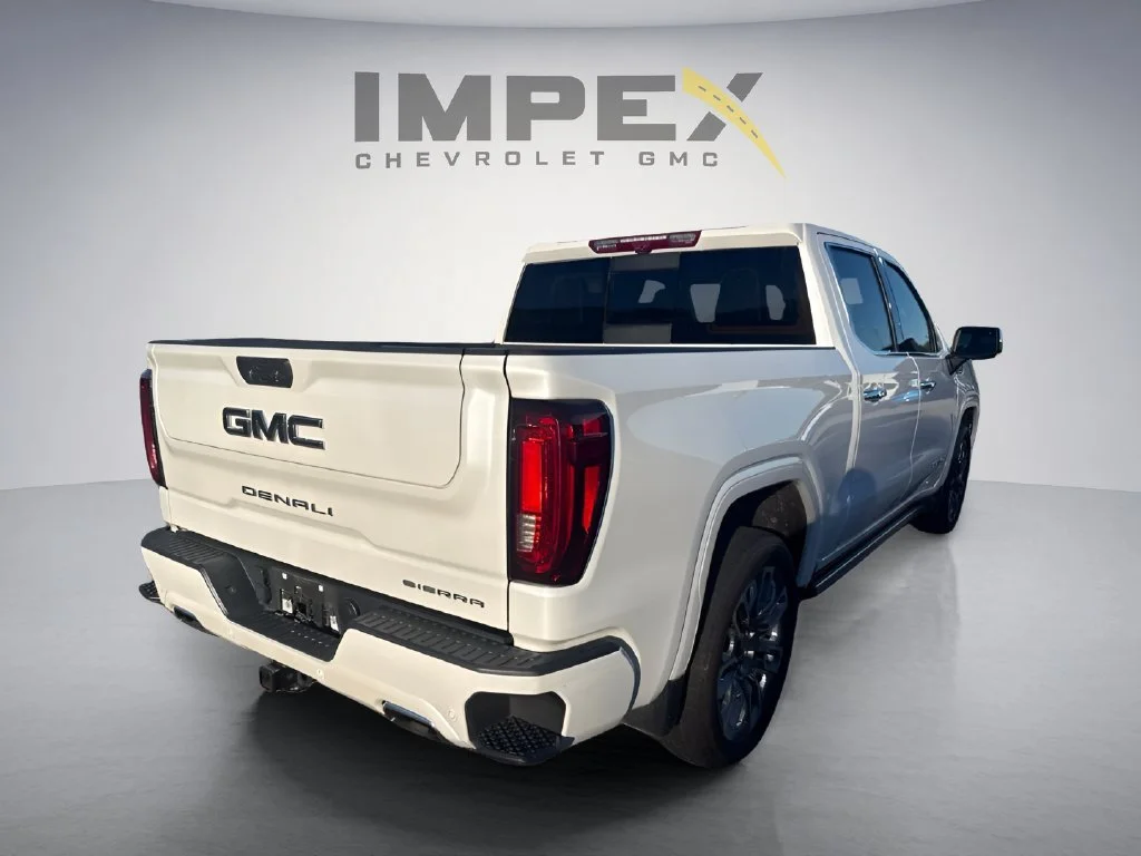 Used 2024 White Frost Tricoat GMC Denali Ultimate image 5