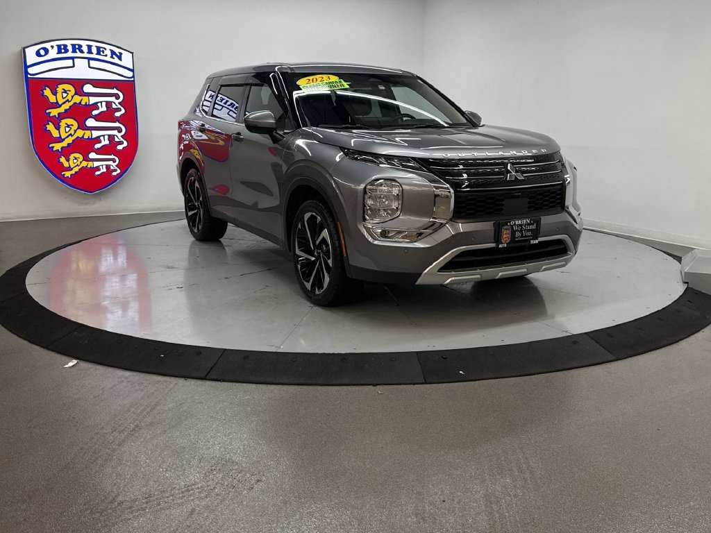 Used 2023 Gray Mitsubishi SE image 1