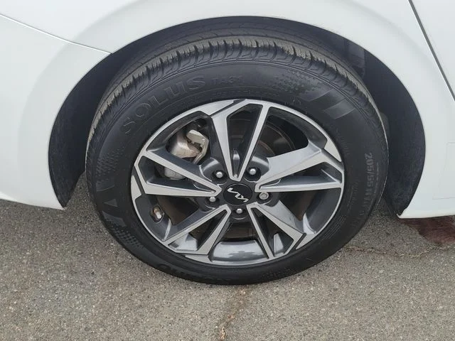 Used 2024 Snow White Pearl Kia LXS image 5