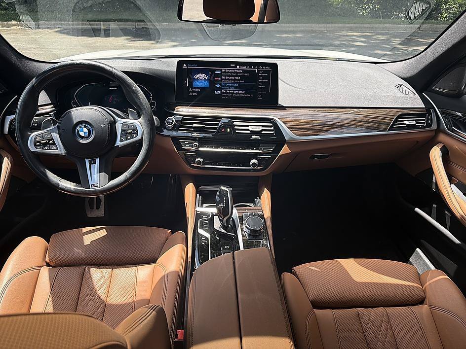 Used 2023 Alpine White BMW 530e xDrive image 19