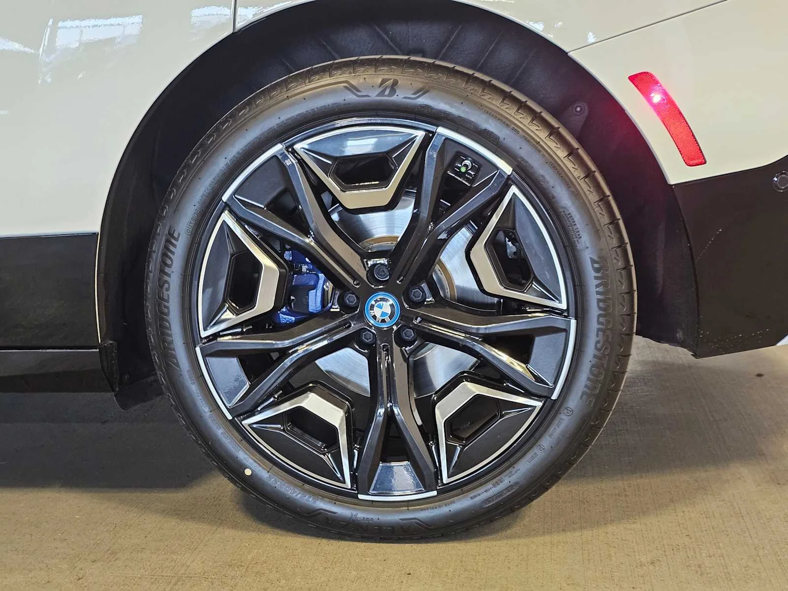 Certified Used 2024 Alpine White BMW xDrive50 image 8