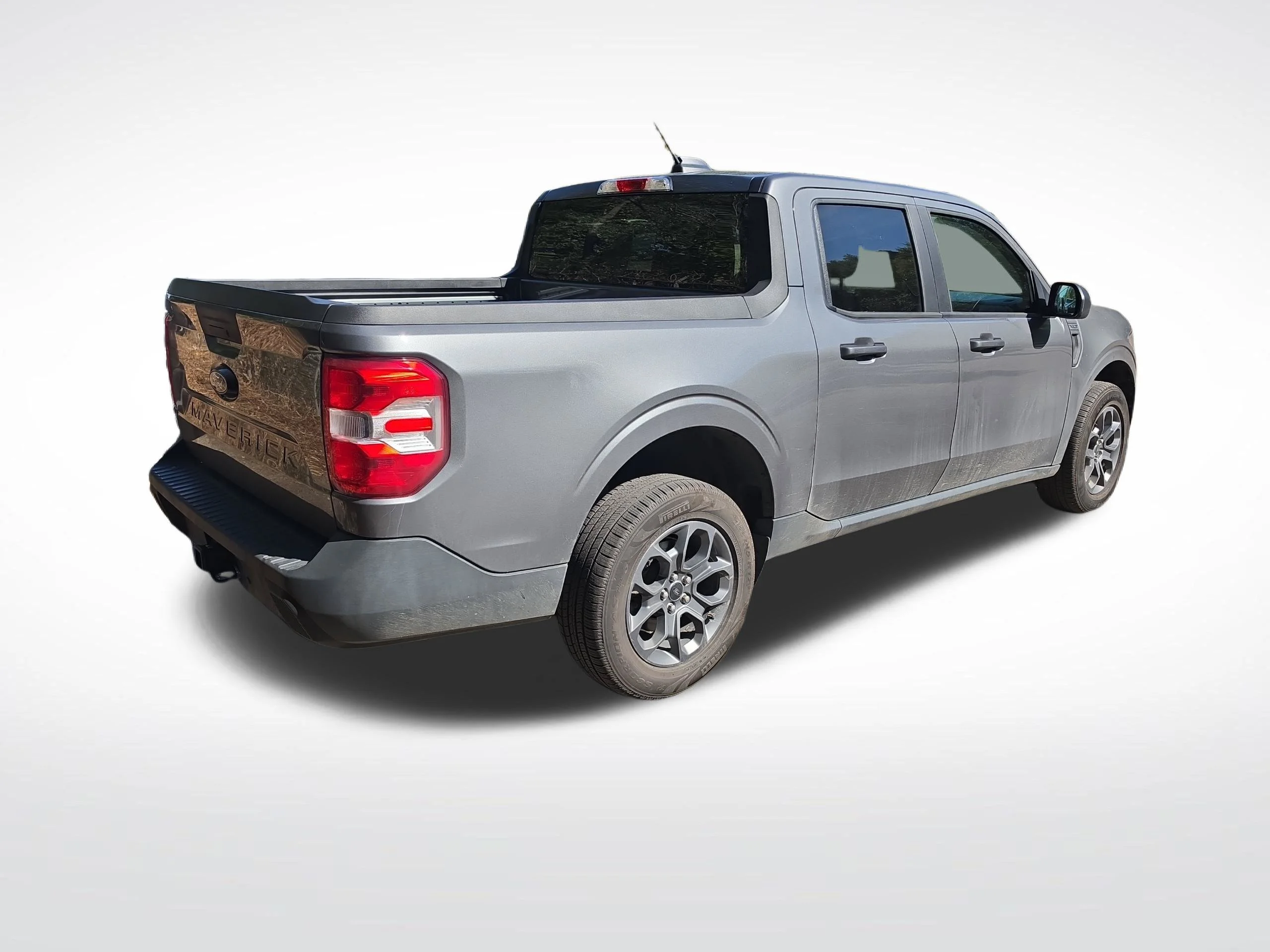 Used 2025 Gray Metallic Ford XLT image 4